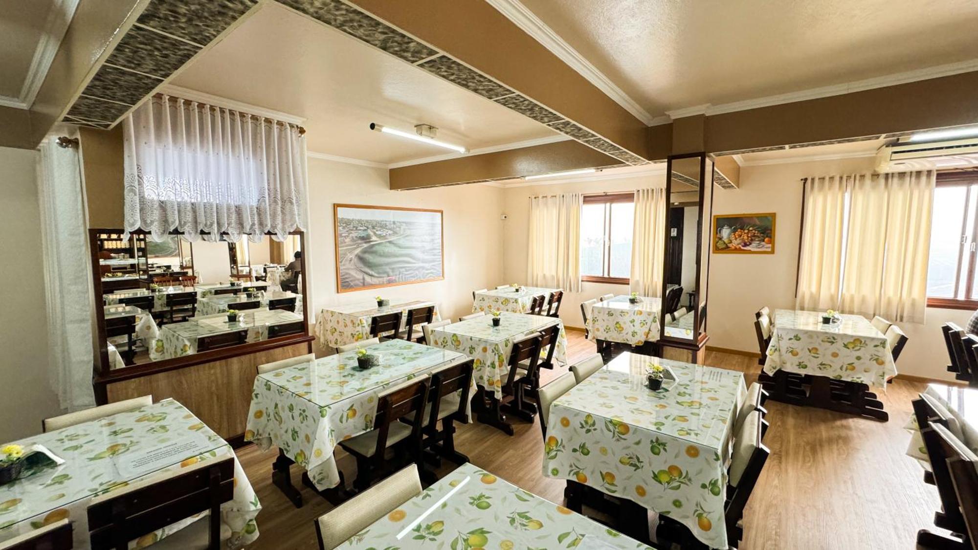 Fares Turis Hotel Uruguaiana Buitenkant foto