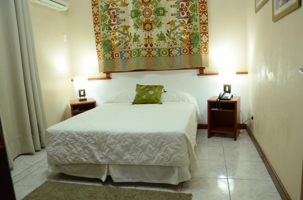Fares Turis Hotel Uruguaiana Buitenkant foto