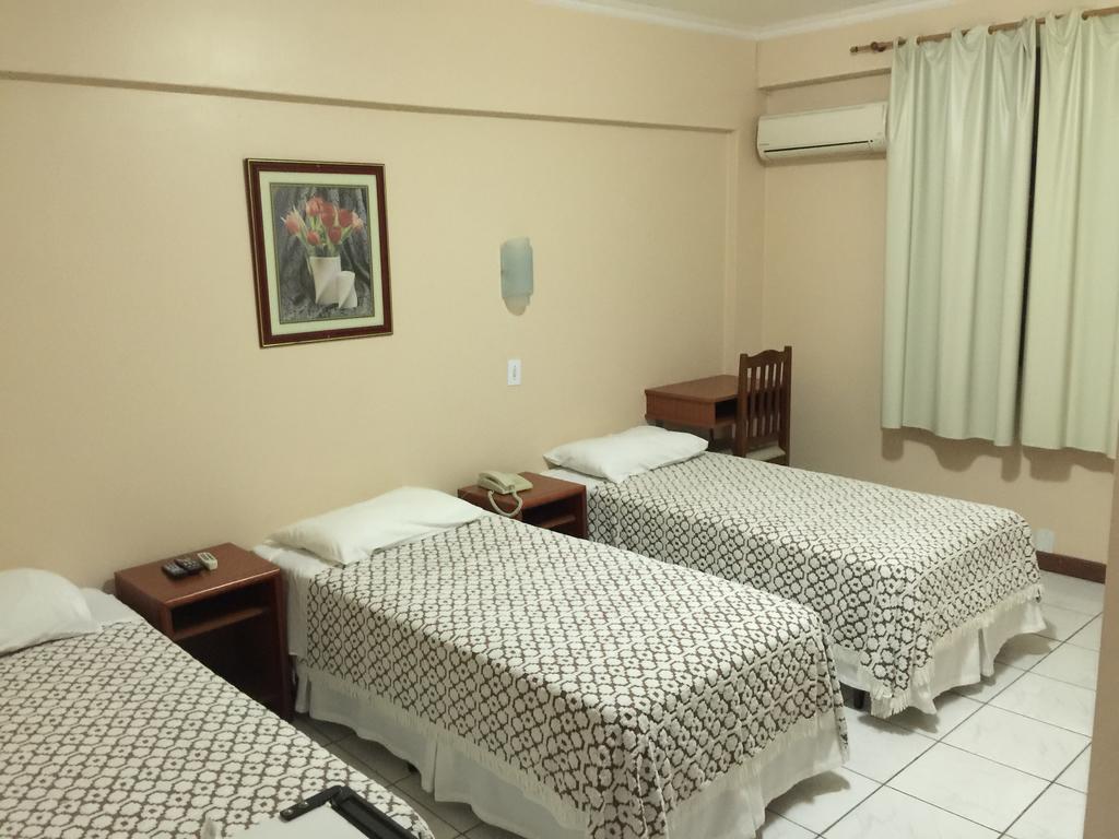 Fares Turis Hotel Uruguaiana Buitenkant foto